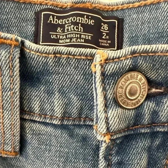 Abercrombie & Fitch Ultra High Rise Mom Jean Distressed Med Wash Womens Sz 26 2R - Picture 7 of 9